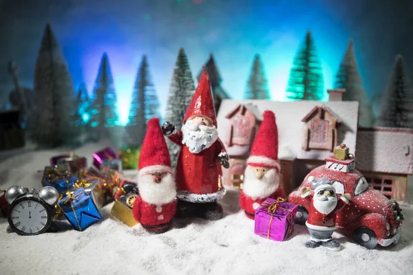 Conceito Natal Feriados Ano Novo Pequeno Decorativo Pequeno Carro Vermelho — Fotografia de Stock