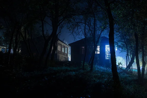 Altes Haus Mit Einem Geist Wald Bei Nacht Oder Verlassenes — Stockfoto