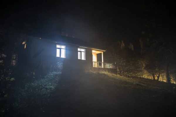 Vieille Maison Avec Fantôme Dans Forêt Nuit Maison Horreur Hantée — Photo