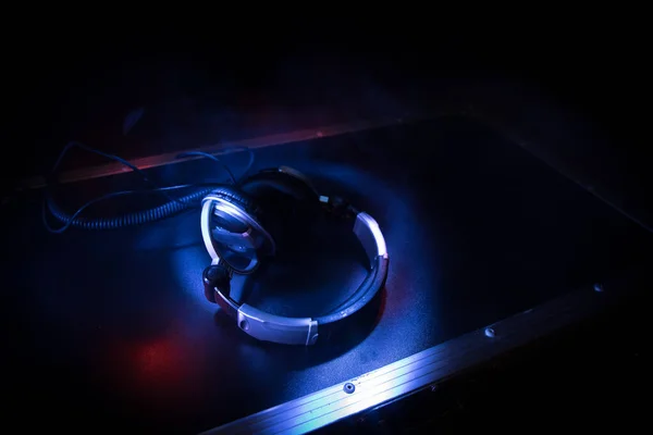 Music Club Concept Close Headphones Dark Background Colorful Light Selective — Stock Photo, Image