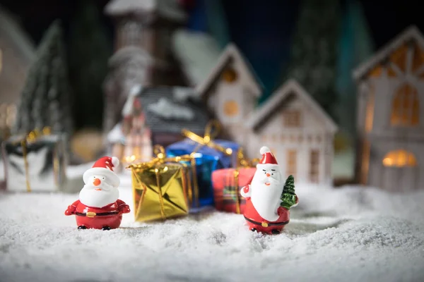 Kerst Nieuwjaarsvakantie Concept Kleine Decoratieve Schattige Huisjes Sneeuw Nachts Traditionele — Stockfoto