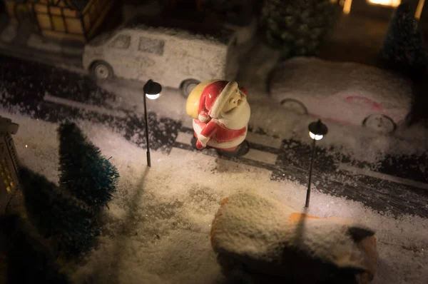 Małe Dekoracyjne Słodkie Domki Śniegu Nocy Zimie Boże Narodzenie Nowy — Zdjęcie stockowe