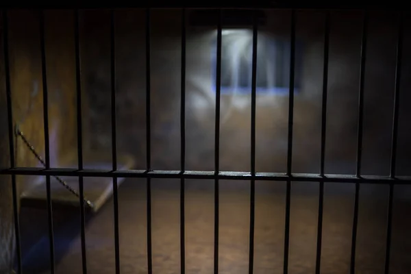 Balik Konsep Bar Usang Grunge Beton Kamar Miniatur Gelap Penjara — Stok Foto