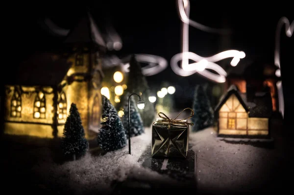 Маленькие Декоративные Милые Домики Снегу Ночью Зимой Рождество Новый Год — стоковое фото