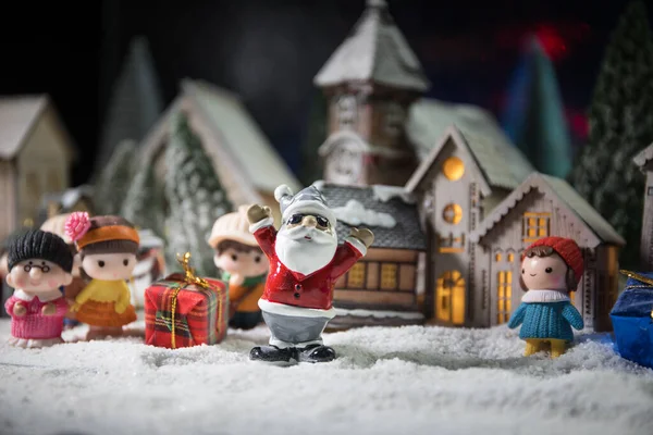 Різдвяні Новорічні Свята Маленькі Декоративні Маленькі Будиночки Снігу Вночі Традиційні — стокове фото