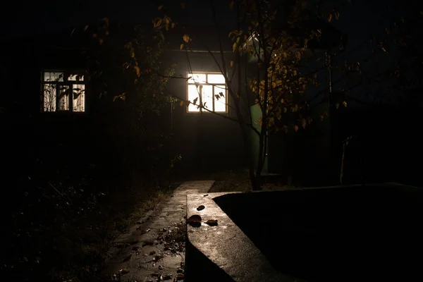 Antigua Casa Con Fantasma Bosque Por Noche Casa Del Terror — Foto de Stock