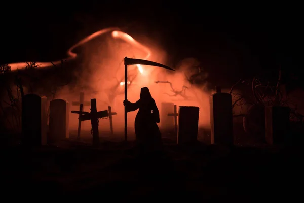 Scary View Grim Reaper Cemetery Spooky Cloudy Sky Fog Horror — Stock Photo, Image