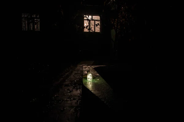 Schöne Aussicht Auf Flasche Mit Licht Der Nacht Garten Lampe — Stockfoto