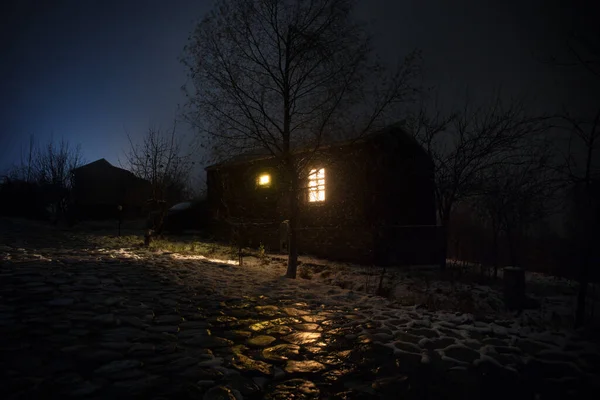 Houten Huis Winterbos Berghuis Sneeuw Nachts Vervelende Nacht Langdurige Blootstelling — Stockfoto