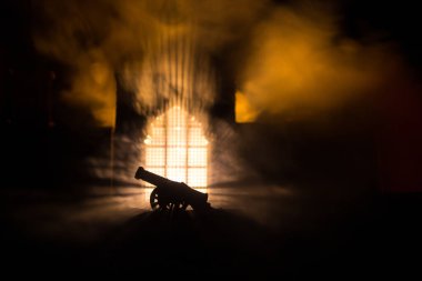 Ortaçağ savaş sahnesi. Şekillerin siluetleri ayrı nesnelerdi. Geceleri savaşçılar arasında savaşırlardı. Ortaçağ savaş sahnesi