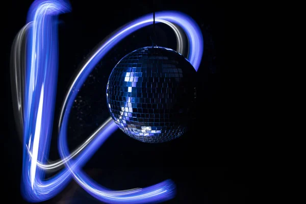 Bunte Disco Spiegelkugel Beleuchtet Nachtclub Hintergrund Party Zündet Discokugel Selektiver — Stockfoto
