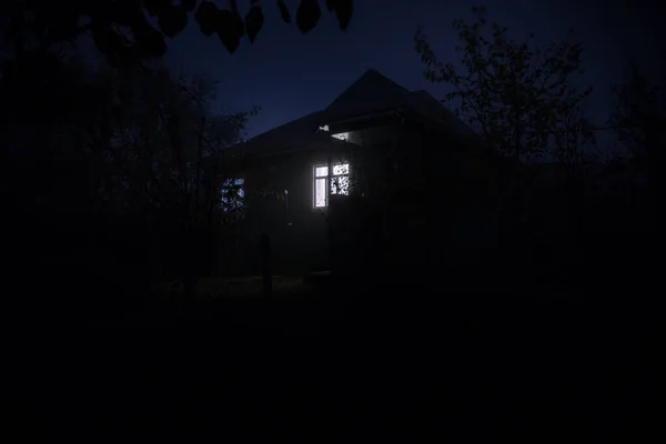 Antigua Casa Con Fantasma Bosque Por Noche Casa Del Terror —  Fotos de Stock