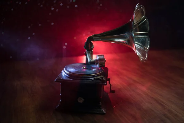 Concept Musical Vieux Gramophone Sur Fond Sombre Gramophone Rétro Avec — Photo