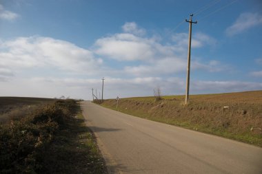 Yazın gündüz dağlarda güzel bir manzara. Gün batımında dağlar. Azerbaycan, Kafkasya. Khinalig