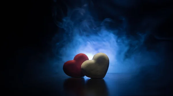 Fond Valentines Coeur Saint Valentin Sur Une Table Bois Sombre — Photo