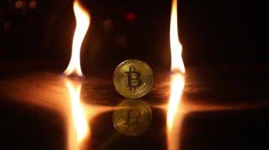 Bitcoin 'in karanlık arkaplandaki yakın plan görüntüleri