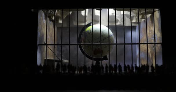 Corona Virus Låsning Kreativt Koncept Jorden Instängd Ett Gammalt Fängelse — Stockvideo