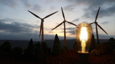 Doğadaki elektrik gücü ya da temiz enerji kavramı. Rüzgar türbinleri alternatif enerji üretiyor. Küçük minyatür yaratıcı dekorasyon