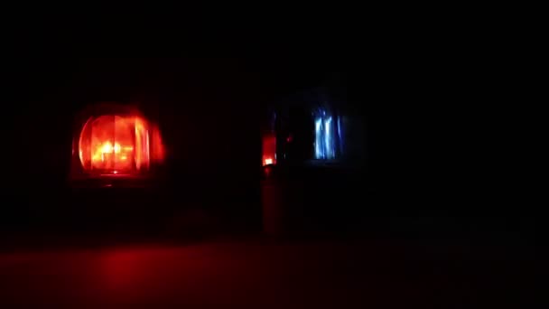 Поліцейський Автомобіль Синій Червоний Круглий Вінтажний Сирена Темряві Обертається Ретро — стокове відео