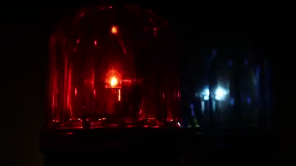 Polis Arabası Karanlıkta Mavi Kırmızı Klasik Siren Dönüşümlü Polis Sireni — Stok video
