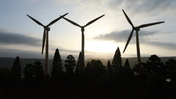 Электричество Природе Концепция Чистой Энергии Ветряные Турбины Производят Альтернативную Энергию — стоковое видео