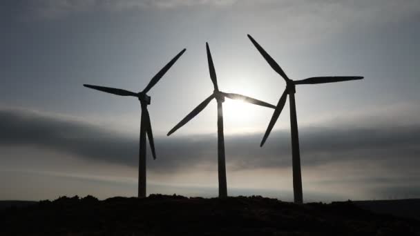 Электричество Природе Концепция Чистой Энергии Ветряные Турбины Производят Альтернативную Энергию — стоковое видео