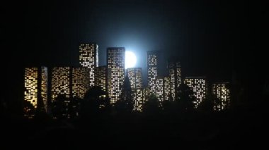 Çizgi film tarzı şehir binaları. Gerçekçi şehir ışıklarla minyatürler inşa ediyor. Geçmişi. Dekoratif şehir. Seçici odak