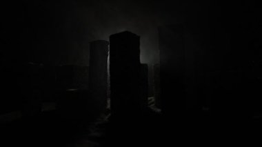 Çizgi film tarzı şehir binaları. Gerçekçi şehir ışıklarla minyatürler inşa ediyor. Geçmişi. Dekoratif şehir. Seçici odak