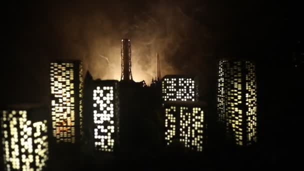 爆発の神秘的な光を背景に原子力発電所のパイプ チェルノブイリの大惨事の概念 — ストック動画