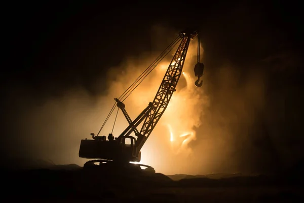 Résumé Fond Industriel Avec Silhouette Grue Construction Sur Ciel Nocturne — Photo