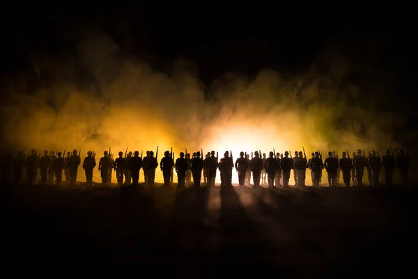 Kriegskonzept Militärische Silhouetten Kampfszene Auf Kriegsnebel Himmel Hintergrund Weltkriegssoldaten Silhouette — Stockfoto