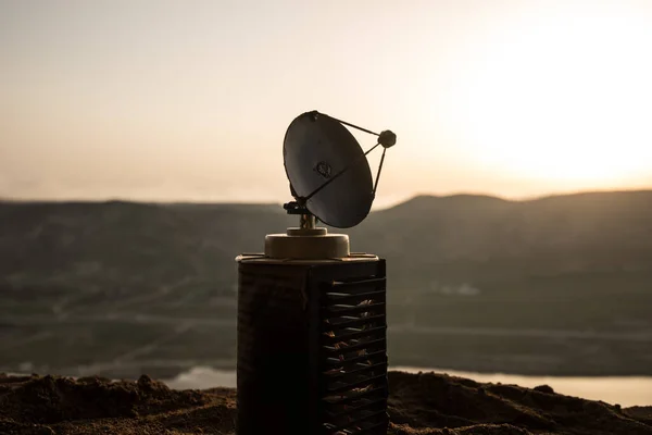 Antena Radar Espacial Pôr Sol Silhuetas Antenas Parabólicas Rádio Contra — Fotografia de Stock