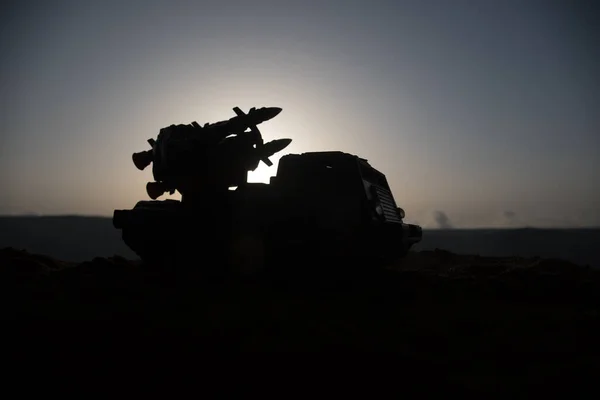 Kriegskonzept Kampfszene Mit Raketenwerfer Der Auf Den Düsteren Himmel Bei — Stockfoto