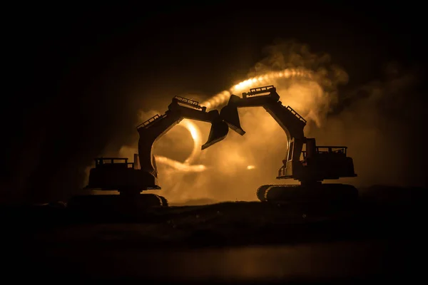 Bouwplaats Aan Een Stadsstraat Een Gele Graafmachine Geparkeerd Tijdens Nacht — Stockfoto