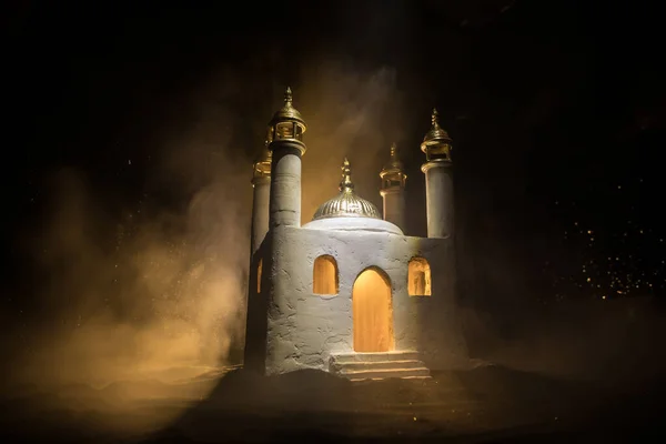 Realistyczna Miniatura Meczetu Oknami Nocy Świąteczna Kartka Życzeniami Zaproszenie Muzułmański — Zdjęcie stockowe