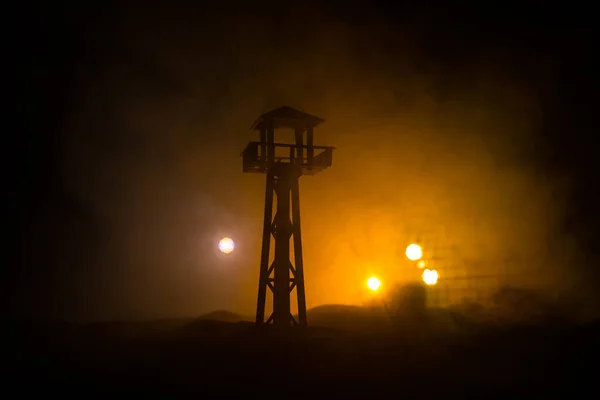 Decoração Arte Criativa Conceito Guerra Silhueta Torre Vigia Exército Noite — Fotografia de Stock