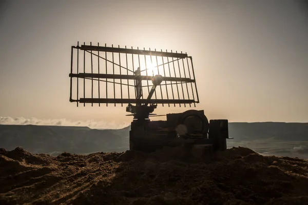 Antena Radar Espacial Atardecer Siluetas Antenas Parabólicas Antenas Radio Contra — Foto de Stock