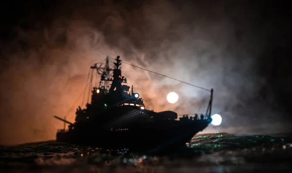 Koncepcja Wojny Nocna Bitwa Morzu Dramatyczny Efekt Stonowanych Chmur Sylwetka — Zdjęcie stockowe