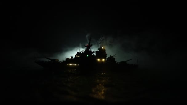 Oorlogsconcept Nachtelijke Gevechtsscène Zee Dramatische Getinte Wolken Effect Silhouet Van — Stockvideo