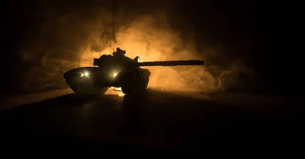 Έννοια Πολέμου Θωρακισμένο Όχημα Σιλουέτα Καταπολέμηση Σκηνή Στον Πόλεμο Ομίχλη — Φωτογραφία Αρχείου