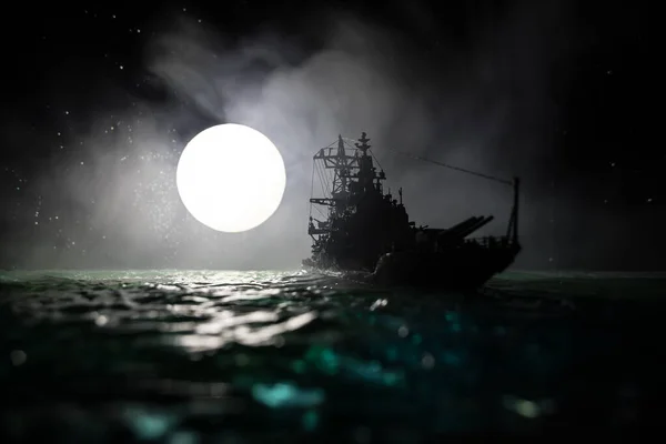 Concetto Guerra Scena Battaglia Notturna Mare Drammatico Effetto Luna Decorato — Foto Stock