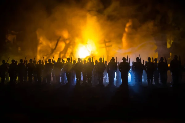 Concept Guerre Silhouettes Militaires Combat Scène Sur Fond Brouillard Guerre — Photo