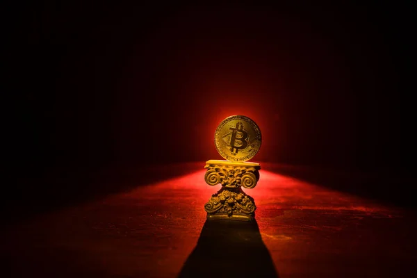 Bitcoin Oro Sul Backround Scuro Nuovi Soldi Virtuali Valuta Cripto — Foto Stock