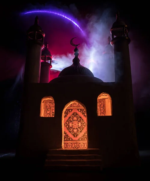 Μια Ρεαλιστική Μινιατούρα Τζαμιού Παράθυρα Νύχτα Εορταστική Ευχετήρια Κάρτα Πρόσκληση — Φωτογραφία Αρχείου