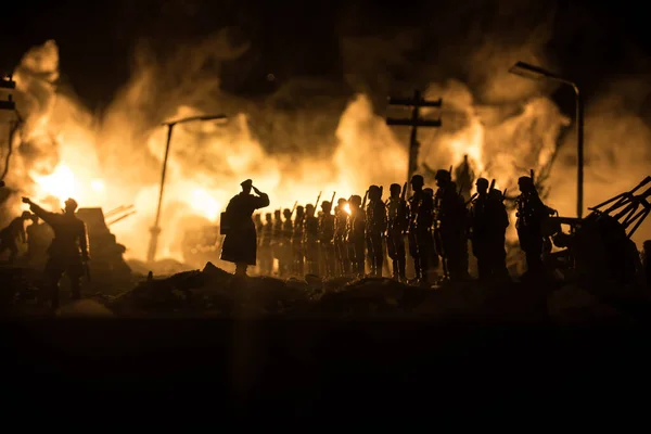 Concepto Guerra Siluetas Militares Que Luchan Escena Fondo Del Cielo — Foto de Stock