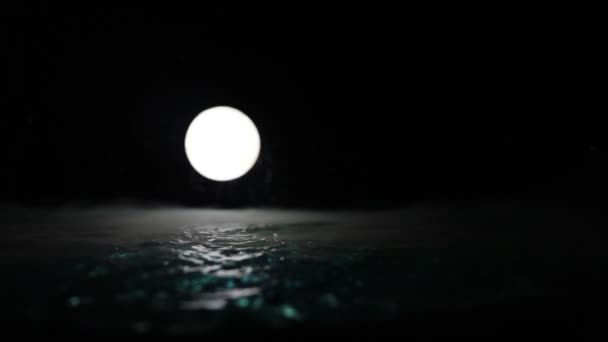 Ρομαντικό Σκηνή Νύχτα Φεγγάρι Πάνω Από Θάλασσα Νύχτα — Αρχείο Βίντεο