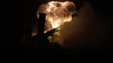 Nükleer savaş konsepti. Nükleer bomba patlaması. Bombalamadan sonra şehir merkezinin kıyamet manzarası. Gece sahnesi. Şehir savaş yüzünden yok oldu..