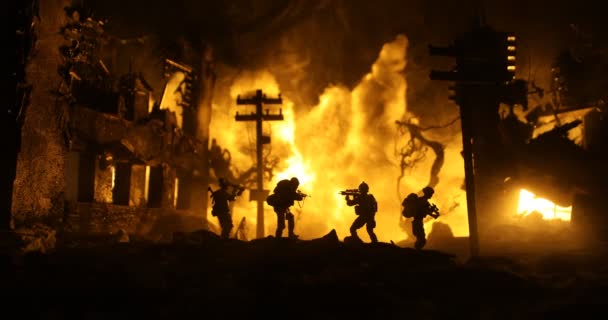 Concetto Guerra Silhouette Militari Scena Combattimento Sfondo Cielo Nebbia Guerra — Video Stock