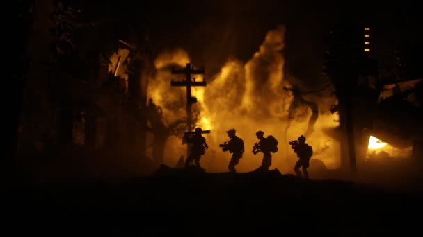 Concetto Guerra Silhouette Militari Scena Combattimento Sfondo Cielo Nebbia Guerra — Video Stock