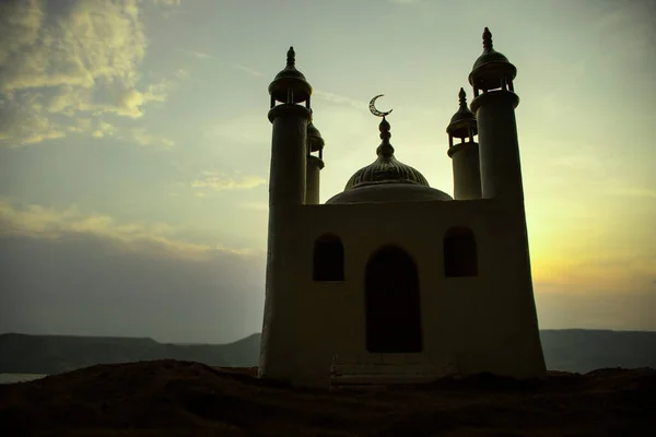 Uma Miniatura Mesquita Realista Com Janelas Pôr Sol Cartão Festivo — Fotografia de Stock